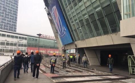 据Foot Mercato记者Santi Aouna报道，切尔西计划在冬窗补强多个位置。